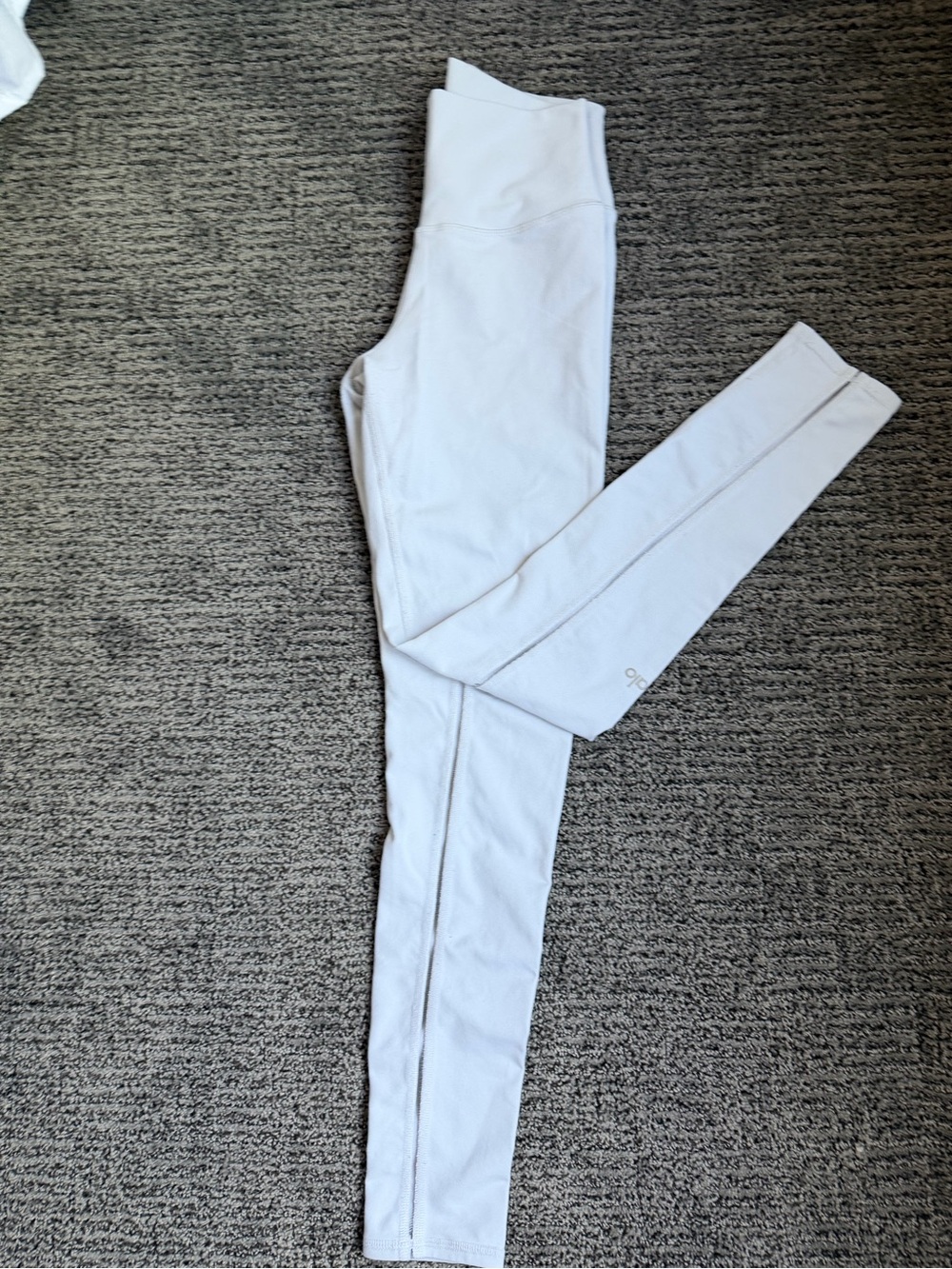 ALO Yoga white size medium leggings